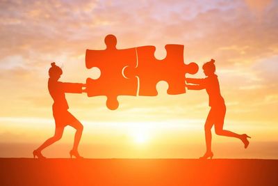 two women with puzzel pieces 
