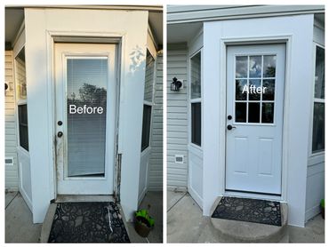 Cambio de puerta vieja por nueva con ventana separada.