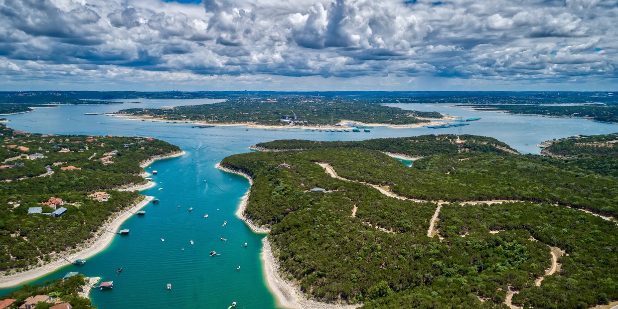Lake Travis boat rentals. Lake travis wakesurf lessons. Wakeboarding rental lake travis. Austin surf