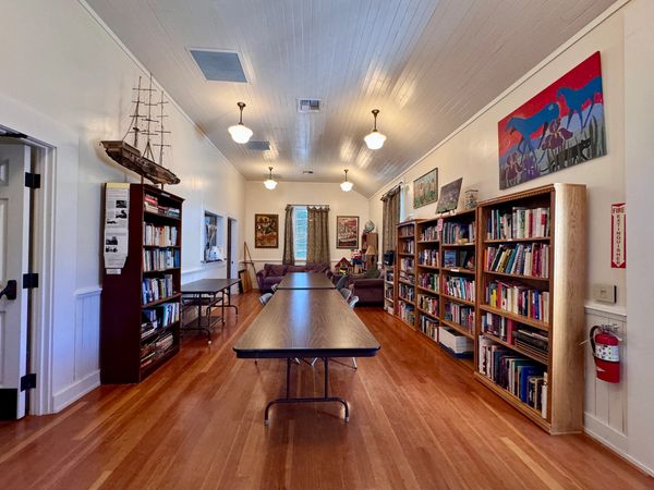 Secondary hall leading to the kitchen