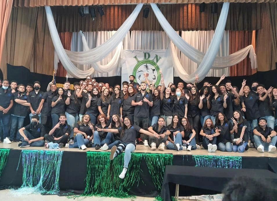 Nuestros estudiantes  de la clase Pandora se reunieron al comienzo del año escolar .