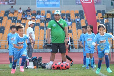 Coach Popoy leading the team in the warm up exercises