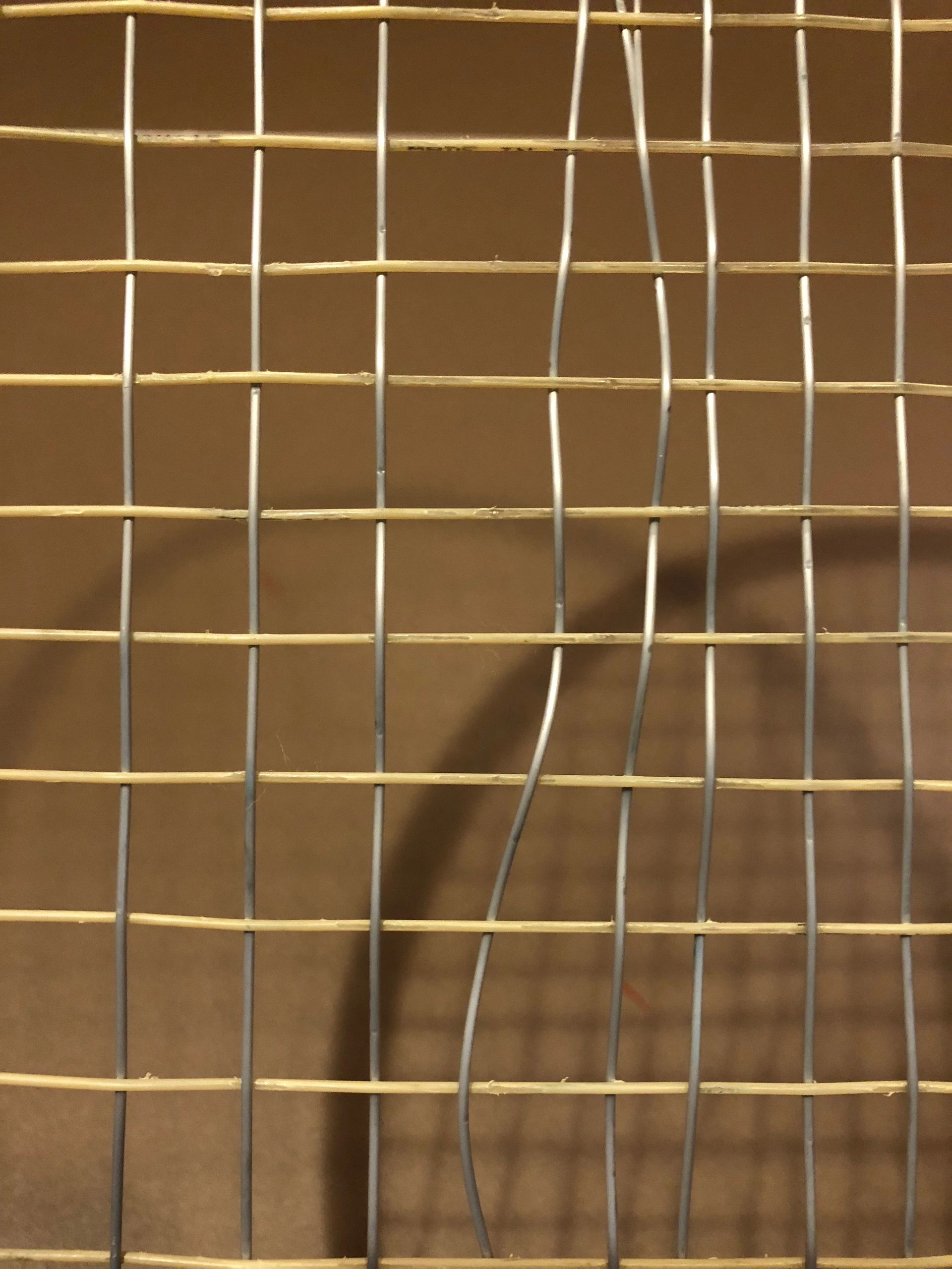 What causes strings to break 