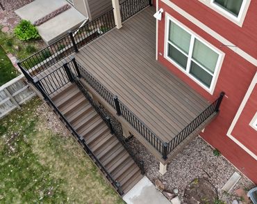 Finished custom deck in Highlands Ranch, CO with stylish railings and outdoor dining space.