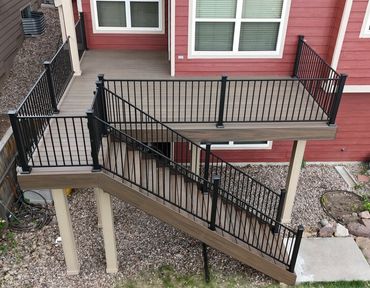 Finished custom deck in Highlands Ranch, CO with stylish railings and outdoor dining space.