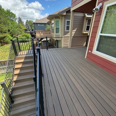Finished custom deck in Highlands Ranch, CO with stylish railings and outdoor dining space. 