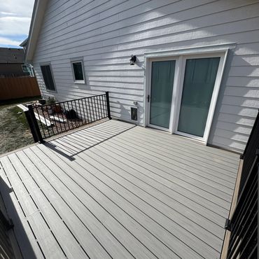 Deckorators deck with steel railings outdoor living in Parker Colorado. Best Composite deck Builder