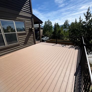 Composite deck replacement with steel railings in Aurora Colorado build by Global Cooperation LLC