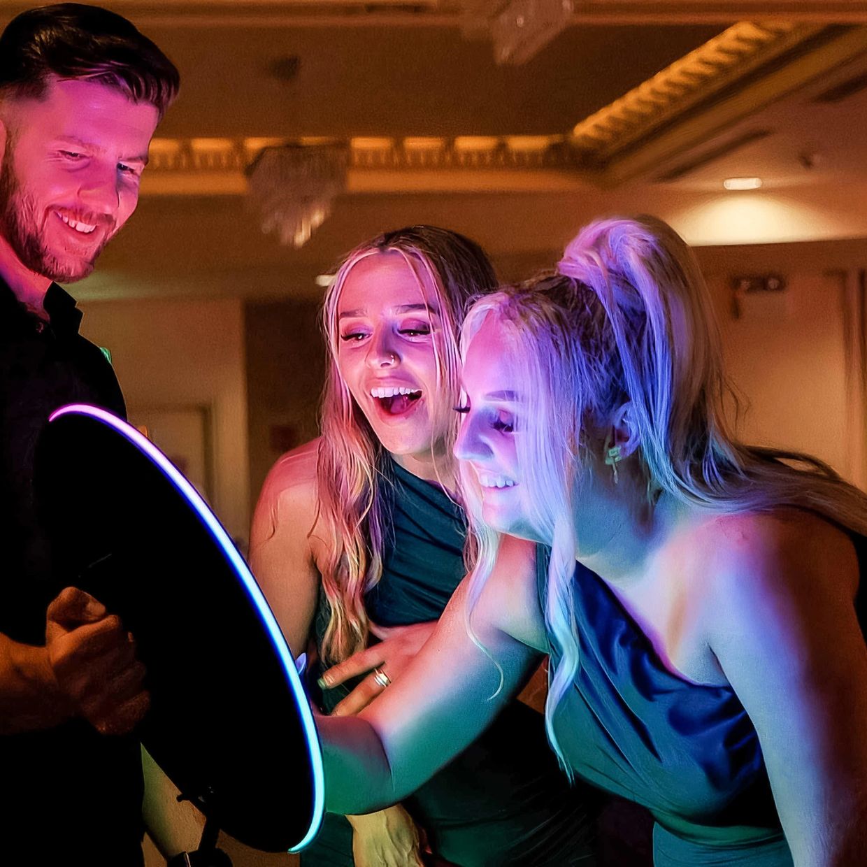 Roaming Photo Interactive Photo Booth for Events - Louisville - Pose 502