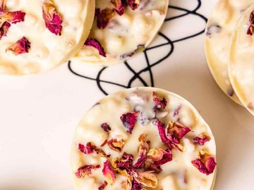 Premium White chocolate mix with dry roses, and crispy rice