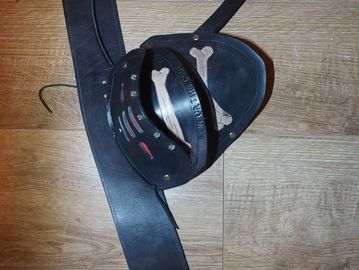 Commodore shoulder armour