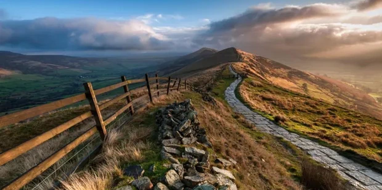 path and fence in peak district 