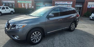 2015 NISSAN PATHFINDER SL 7 PASSENGER. FULLY LOADED SUV WITH LOW ORIGINAL KMS.  THIS IS A 1 OWNER SU