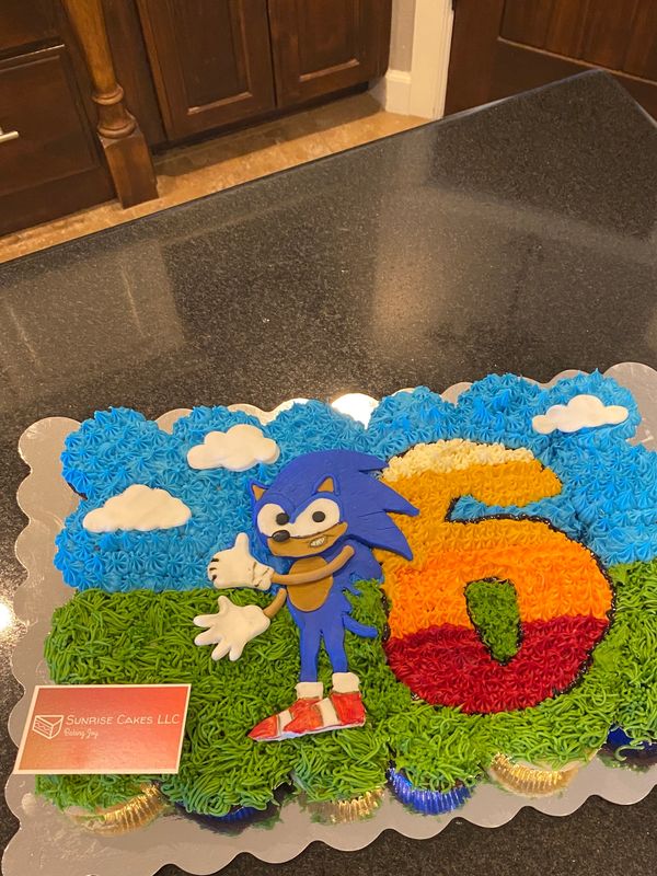 Sonic the Hedgehog Pull Apart Cupcake Cake