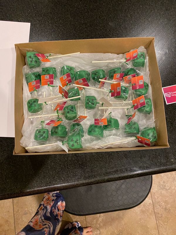 Minecraft Creeper Cake Pops