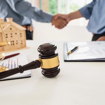 Construction and Commercial Litigation, two men shaking hands, agreement