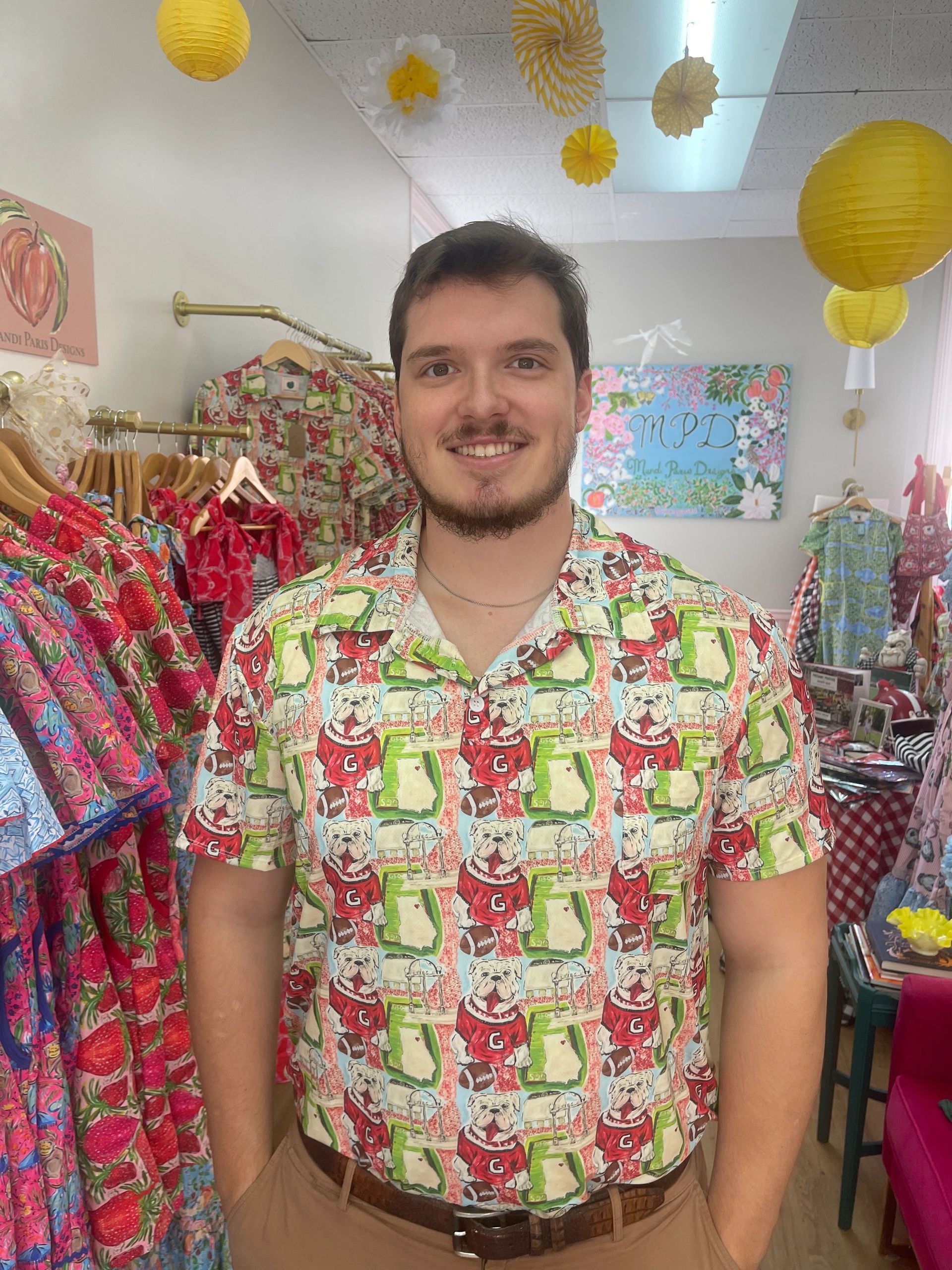 Men’s shirts are made of a stretchy and airy athletic fabric which feels as good as it looks! 