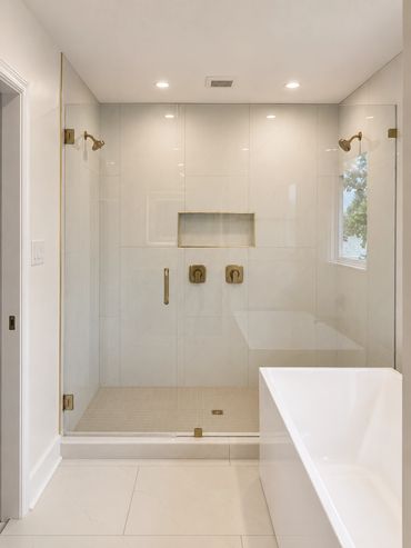 Large Contemporary Shower