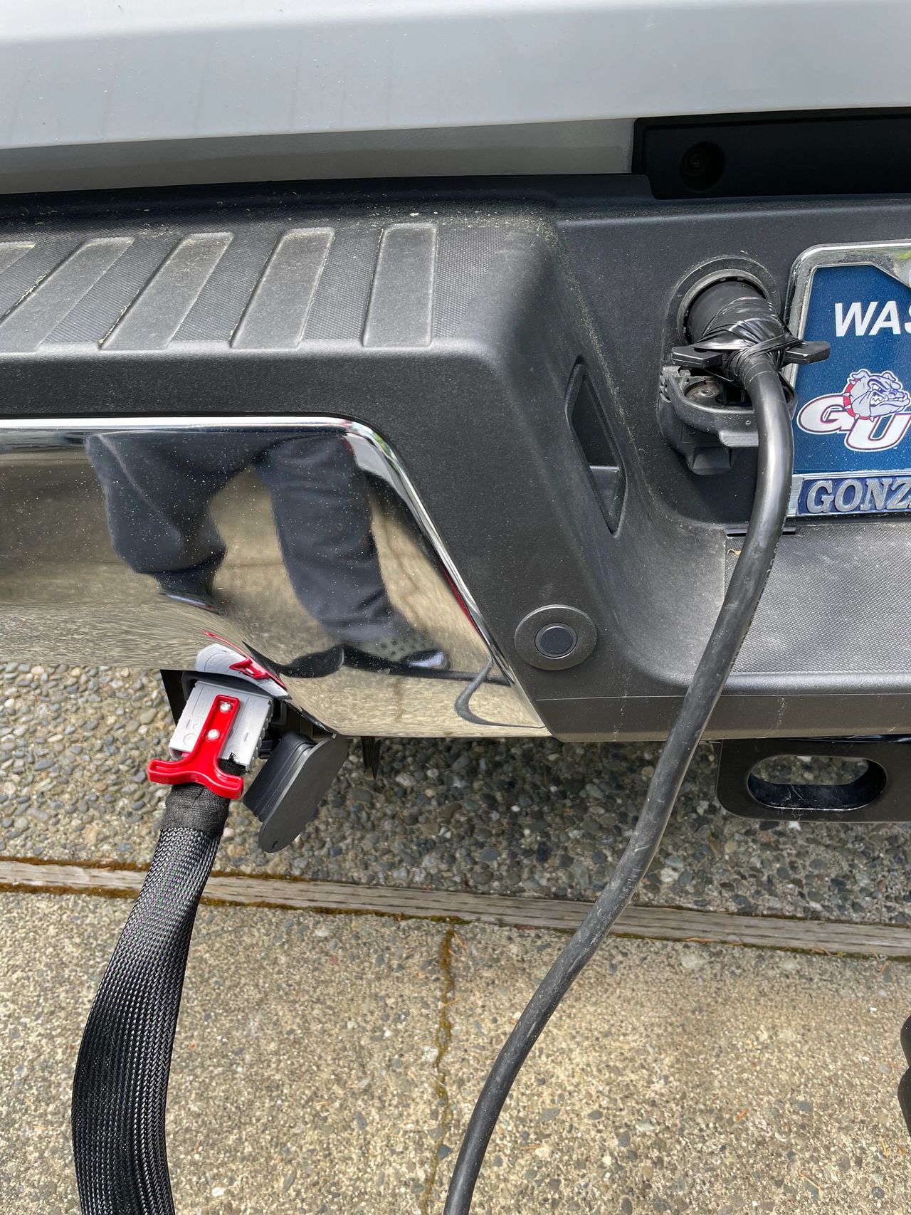 Anderson and 7 PIN cables connected