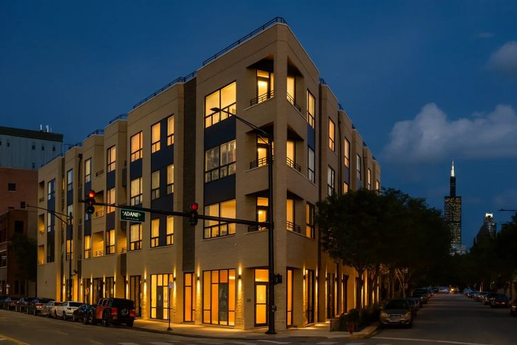 Multifamily building in Chicago