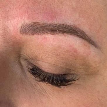 Natural looking microblading