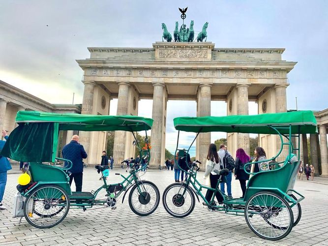 Berlin Rikscha Sightseeing hat 
Gruppenoptionen: Rikscha-Touren eignen sich auch gut für Gruppen. 