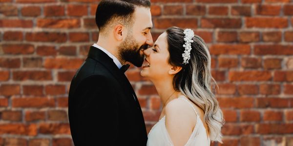 Bridge and groom kissing 