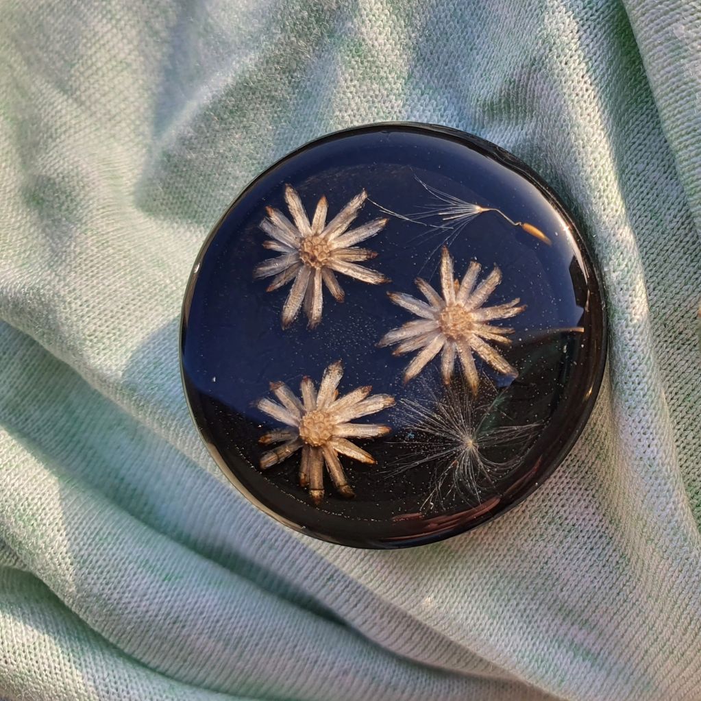 The Wild Dandelion brooch