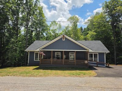 4BR Palm cabin exterior with covered porch and accessible ramp, Dale Hollow Lake
