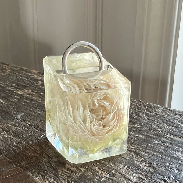 resin block with preserved white rose