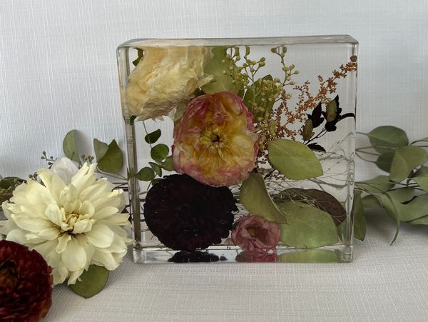 Square shaped resin block with preserved flowers