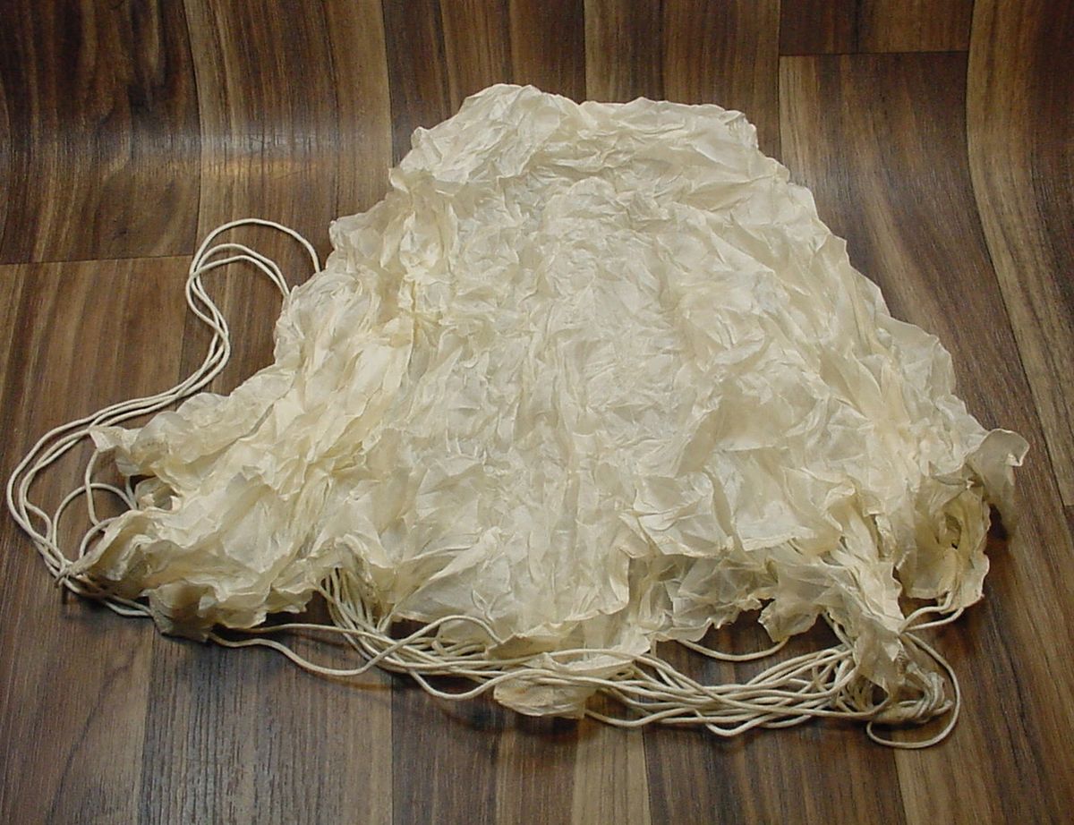 WWII JAPANESE SILK PARACHUTE FROM AN ILLUMINATION FLARE, Item 2539