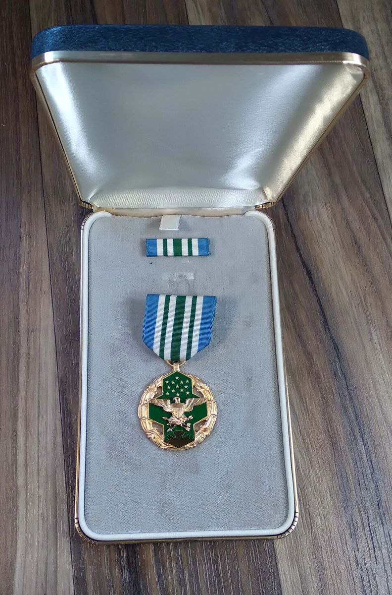 VIETNAM ERA U.S. ENAMEL JOINT SERVICE COMMENDATION MEDAL CASED, Item 4933