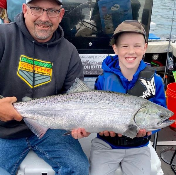 Family friendly
Kids Fishing 
Columbia River 
Salmon 
Chinook 
Salmon 
Coho 
Astoria
Buoy 10 