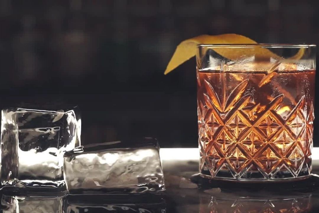 How to make perfectly clear ice for cocktails in 3 steps?!