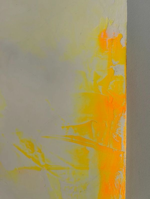 Textura abstracta con tonos amarillos y naranjas.