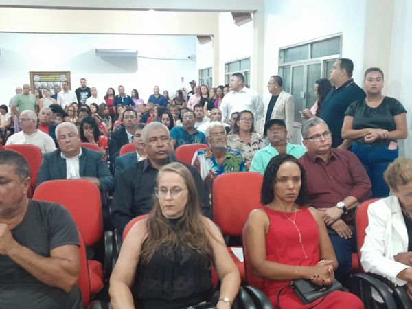 Sessão na câmara municipal de Seropédica