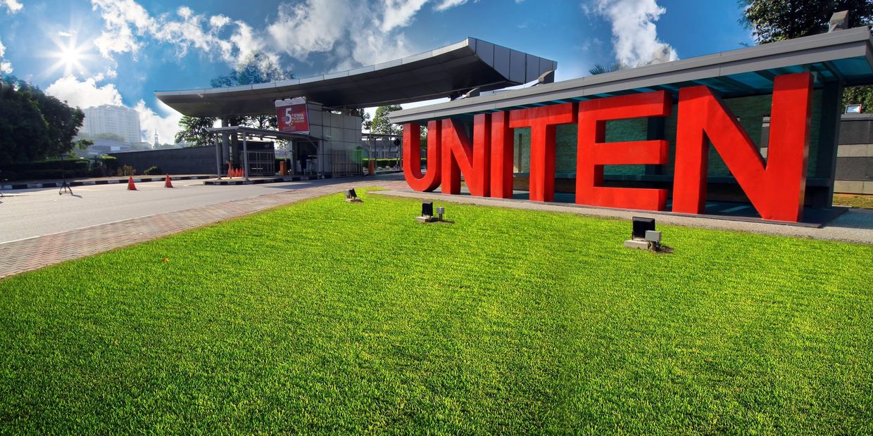 "أفضل جامعة هندسة كهربائية في ماليزيا"
"الحياة الجامعية في جامعة UNITEN"
"شعار جامعة يونيتن تناجا"
