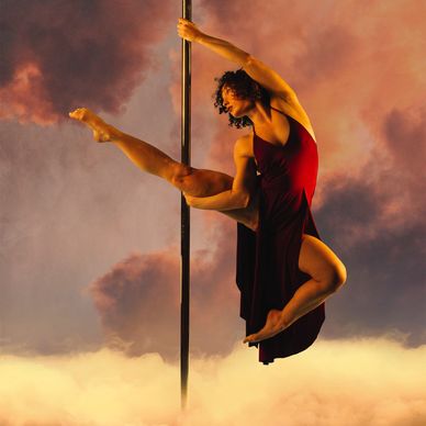 Beginner Pole dance classes Leeds. Improve flexibility and strength. Pole fitness move. Spin Pole