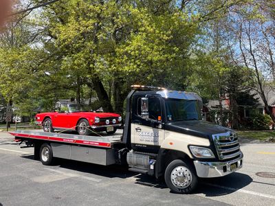 Safe flatbed towing for classic cars in Bergen Count, damage-free loading. Call (551) 346-5037.
