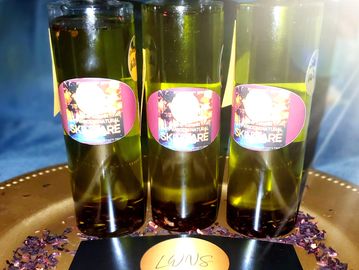Island Sunset Body Oil is infused with fresh Hibiscus flowers with notes of vanilla, orange, gardeni