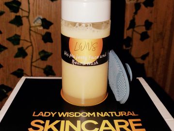 This Face and Beard Wash is packed with carrier and essential oils that brighten and hydrate skin an