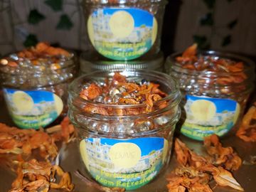 Portuguese Love Room Refesher is an island getaway in a jar. With notes of pineapple, bergamot,  lav