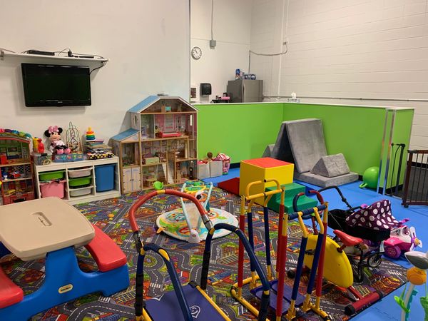 Calgary gym childcare, SE Calgary fitness childminding, Calgary family fitness, Calgary massage