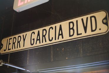 Grateful Dead, Jam band, Psychedelic cocktail bar, Craft beer and music, Music bar happy hour