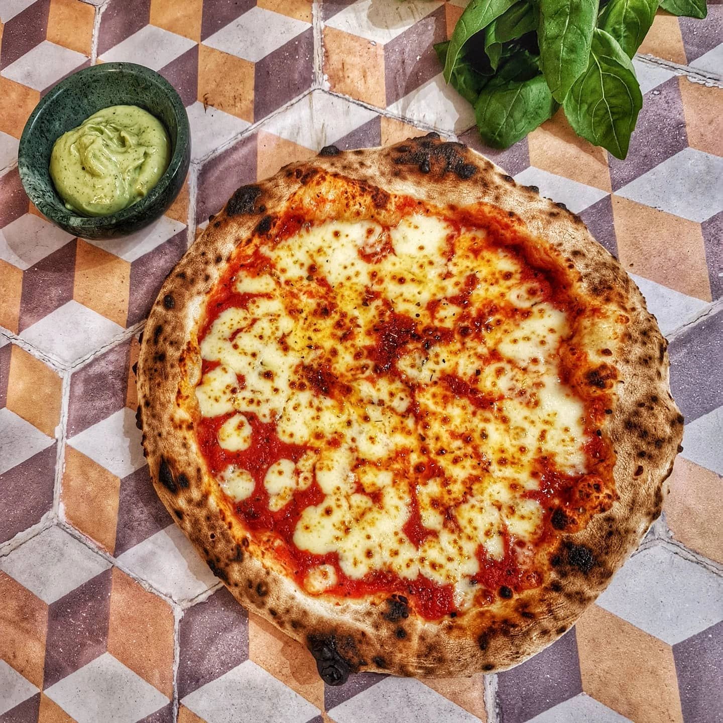 HOME | Luigi's Pizzeria