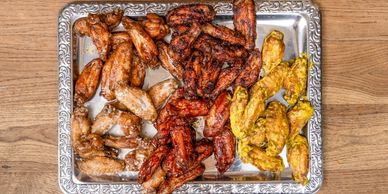 50 Chicken Wings auf einem Tablet