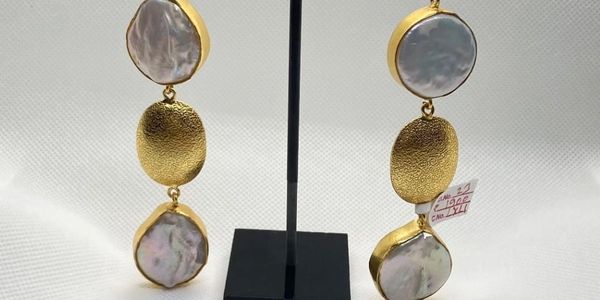 Elegant earrings with gold and pearl design.