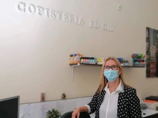 dueña de la copistería el cid