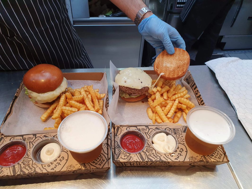 Meat Bar Burger Sarona photo 4
